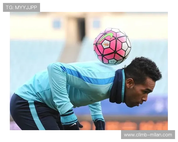 足球明星风采大赏：揭秘全球顶级球员的成长历程与竞技传奇